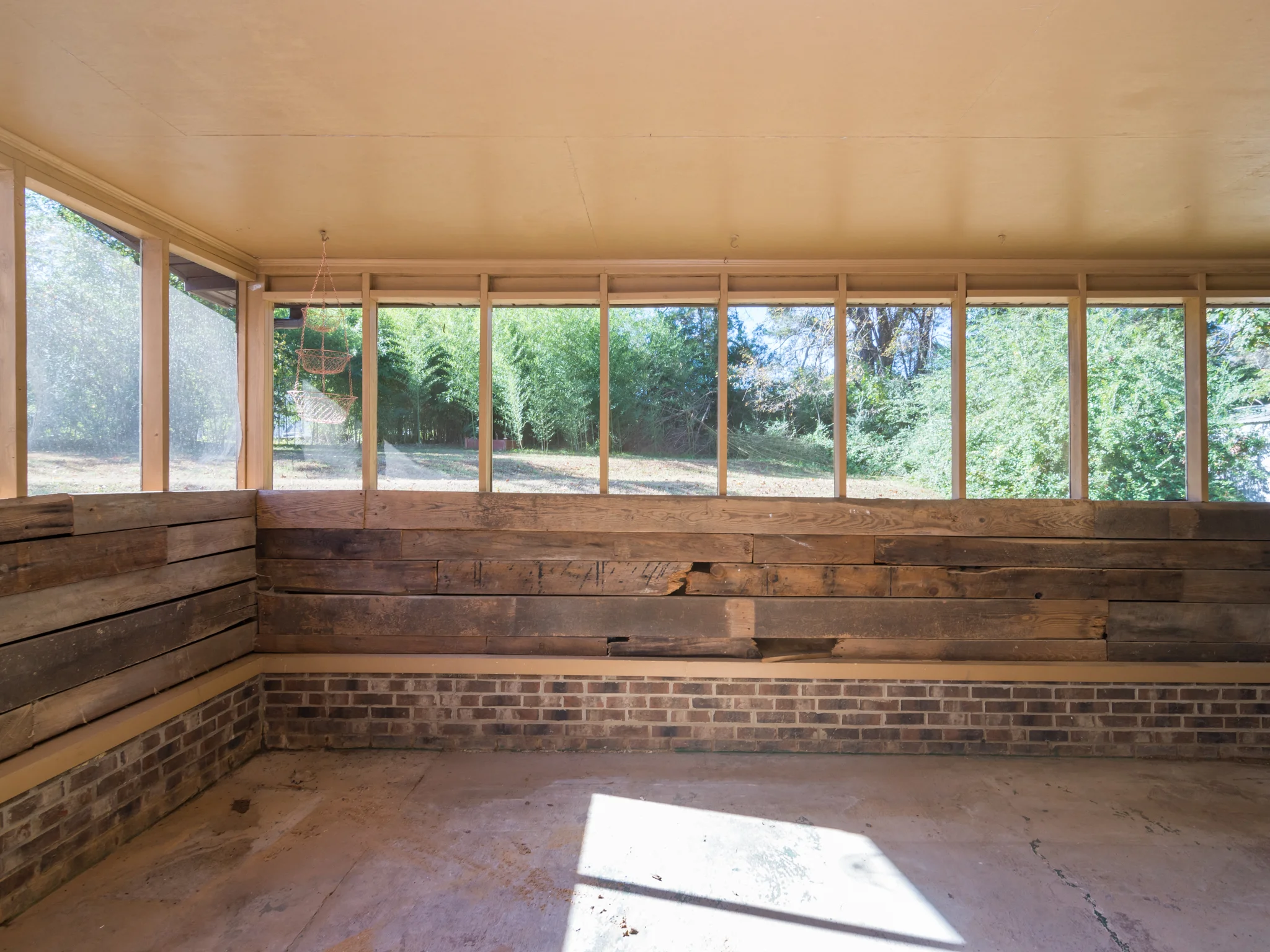 Screen Porch 1.jpg