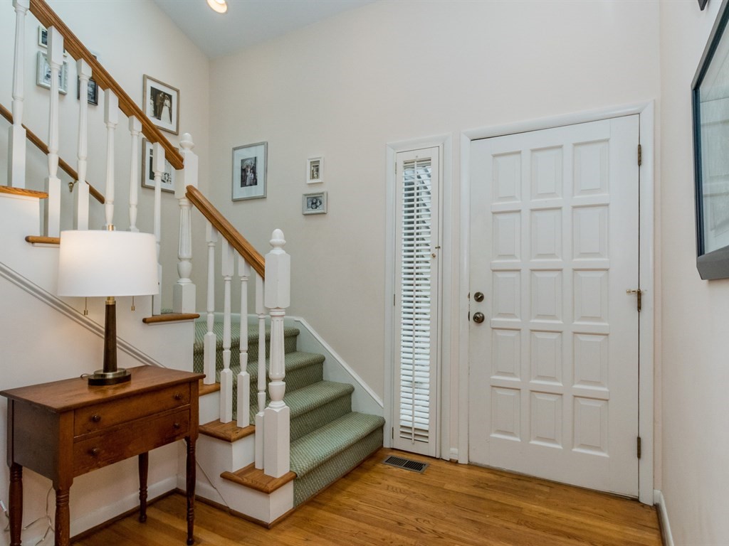 003_Entry Foyer.jpg