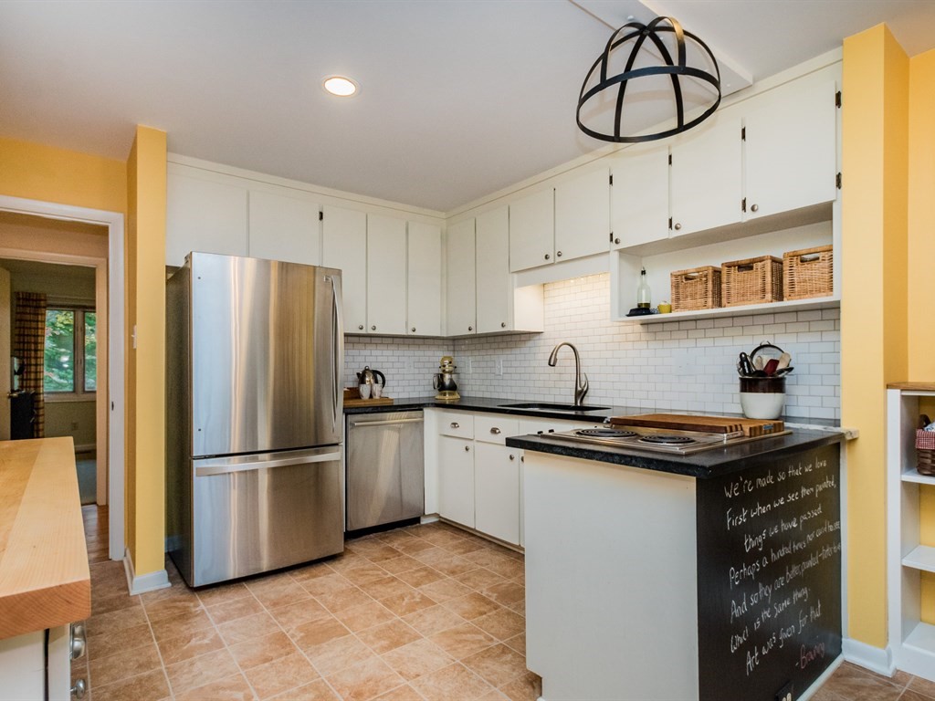 009_Kitchen .jpg