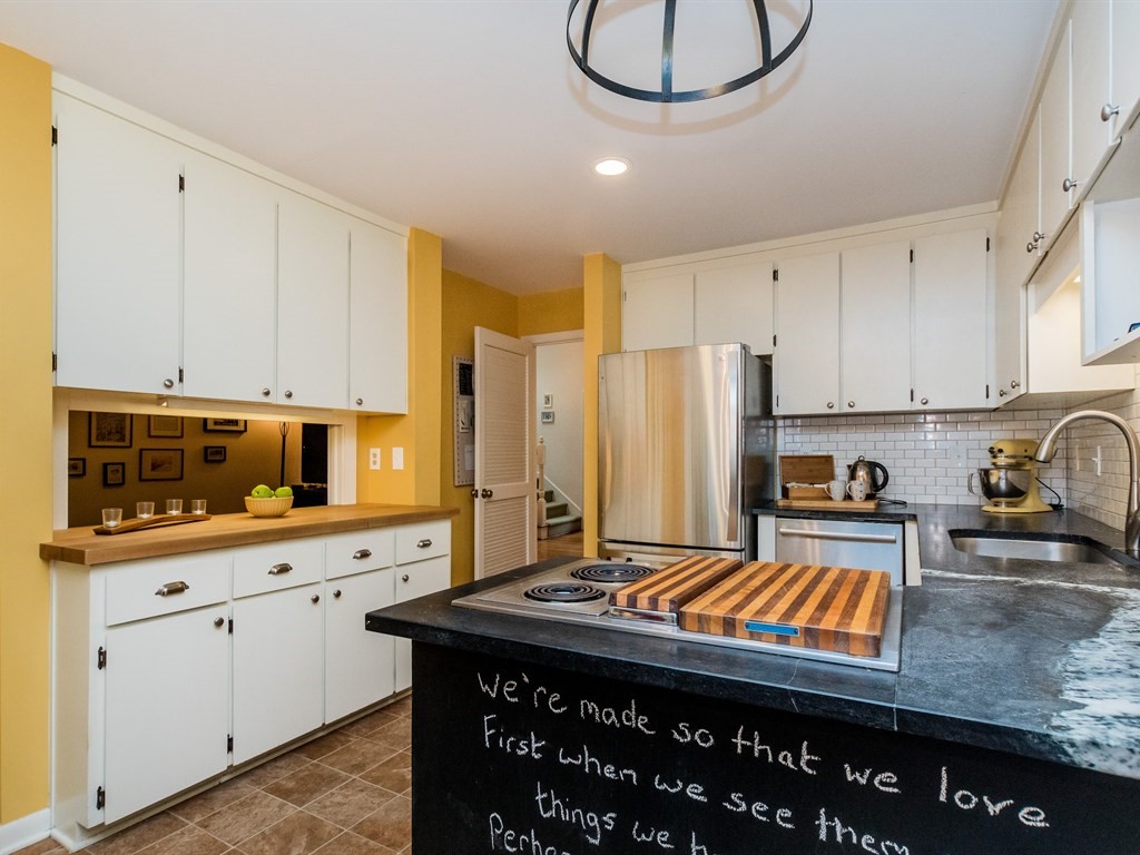 010_ Kitchen.jpg
