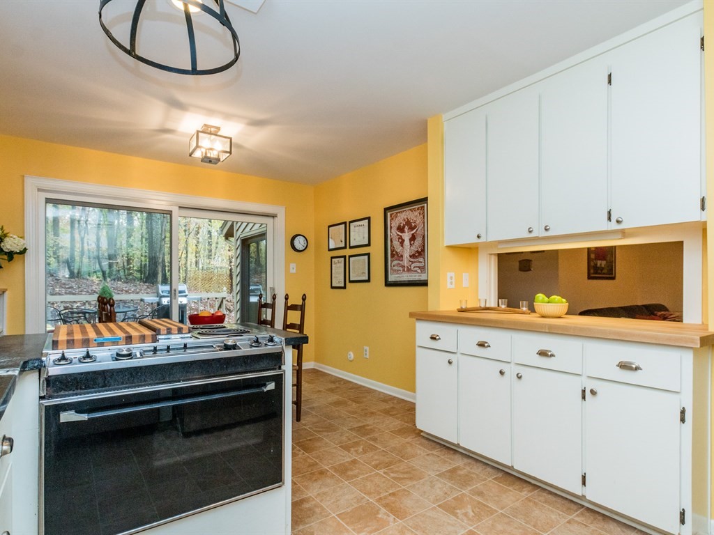 011_ Kitchen.jpg