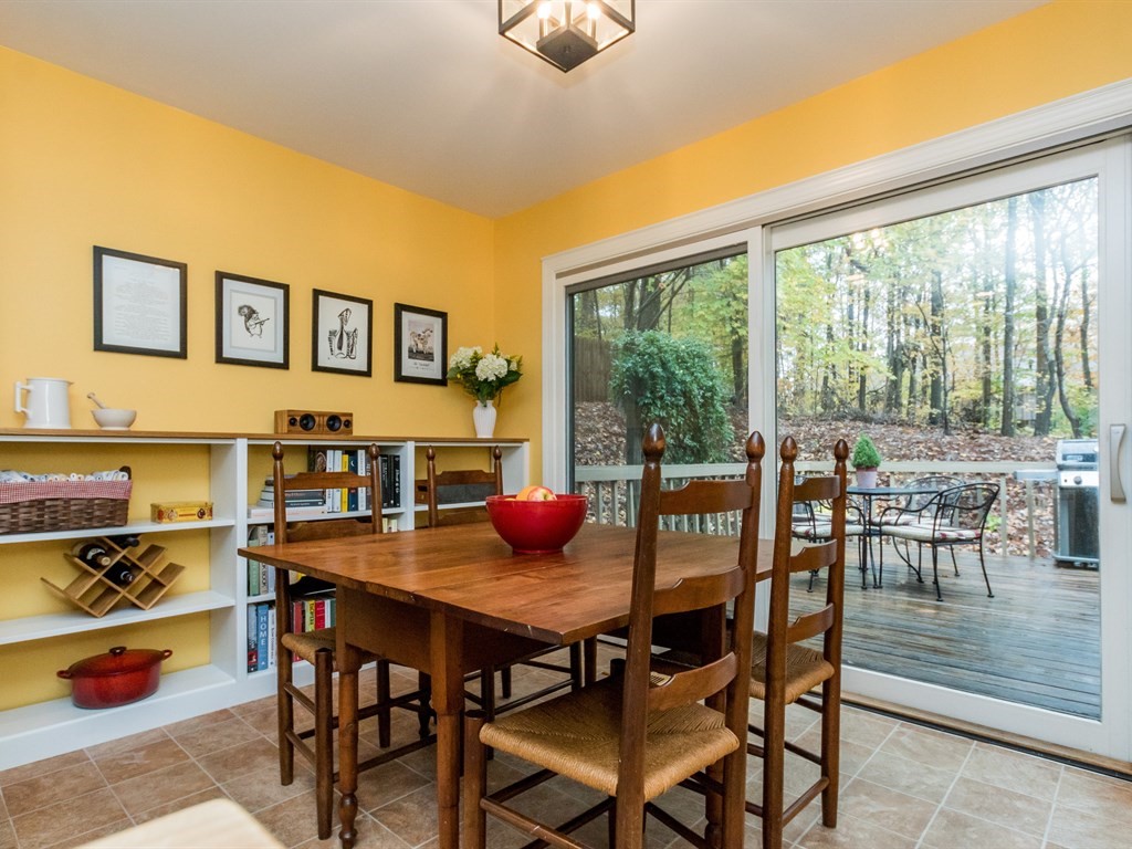 012_ Dining Area.jpg