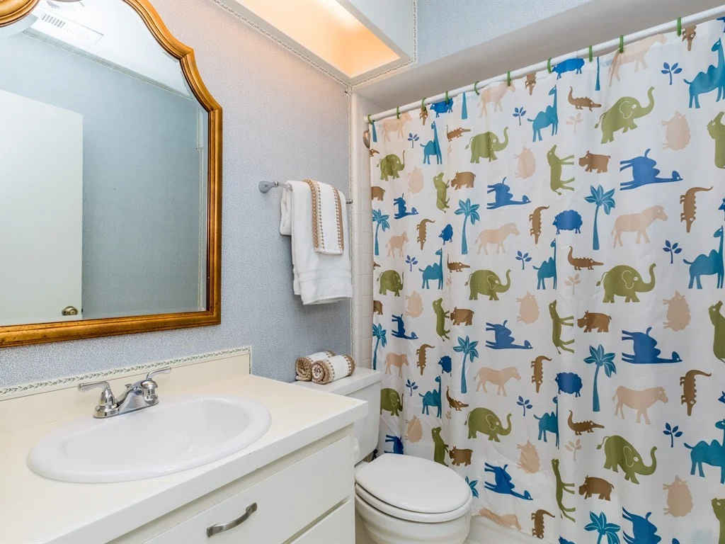 020_ Third Bedroom Bathroom.jpg