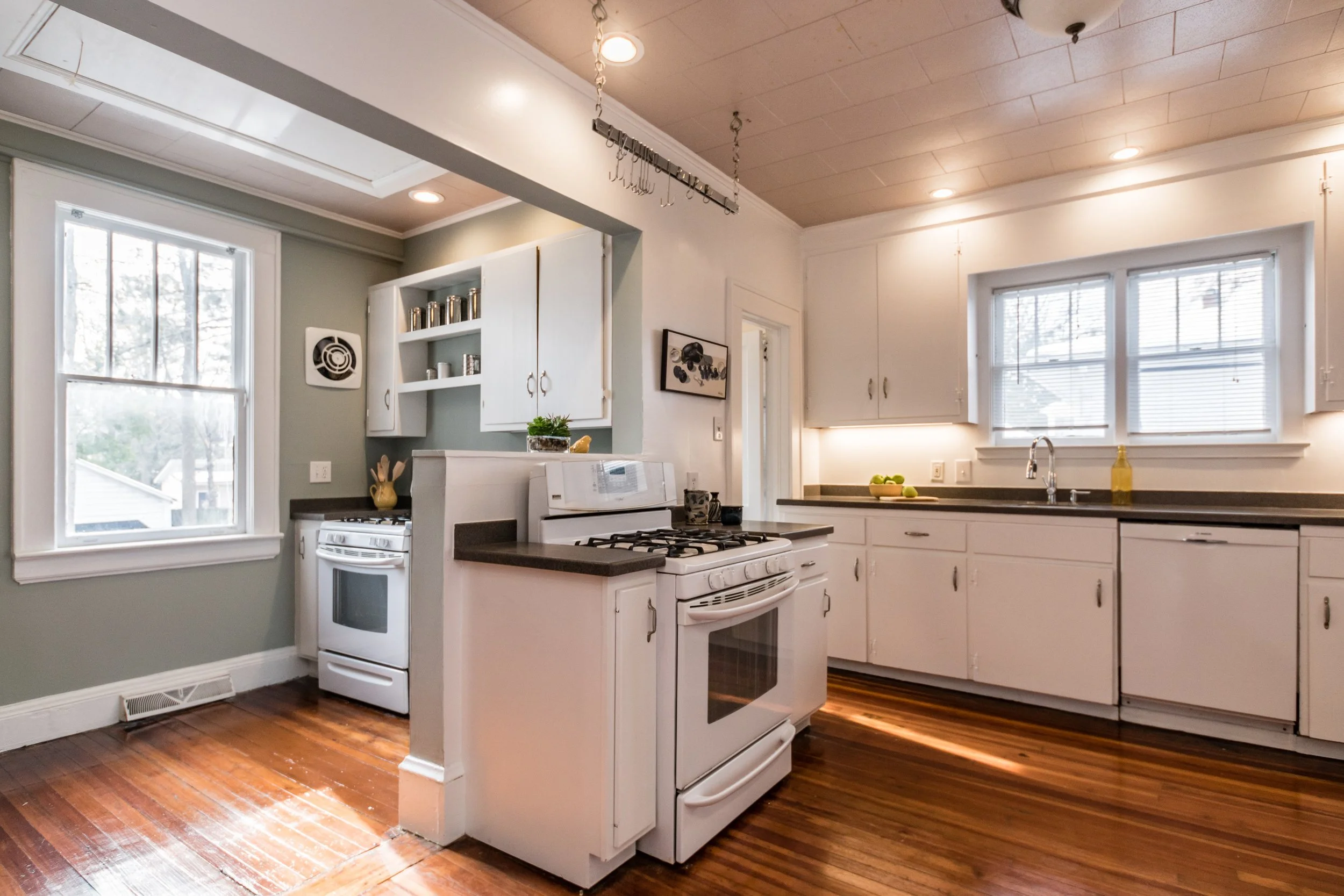 012_Kitchen.jpg