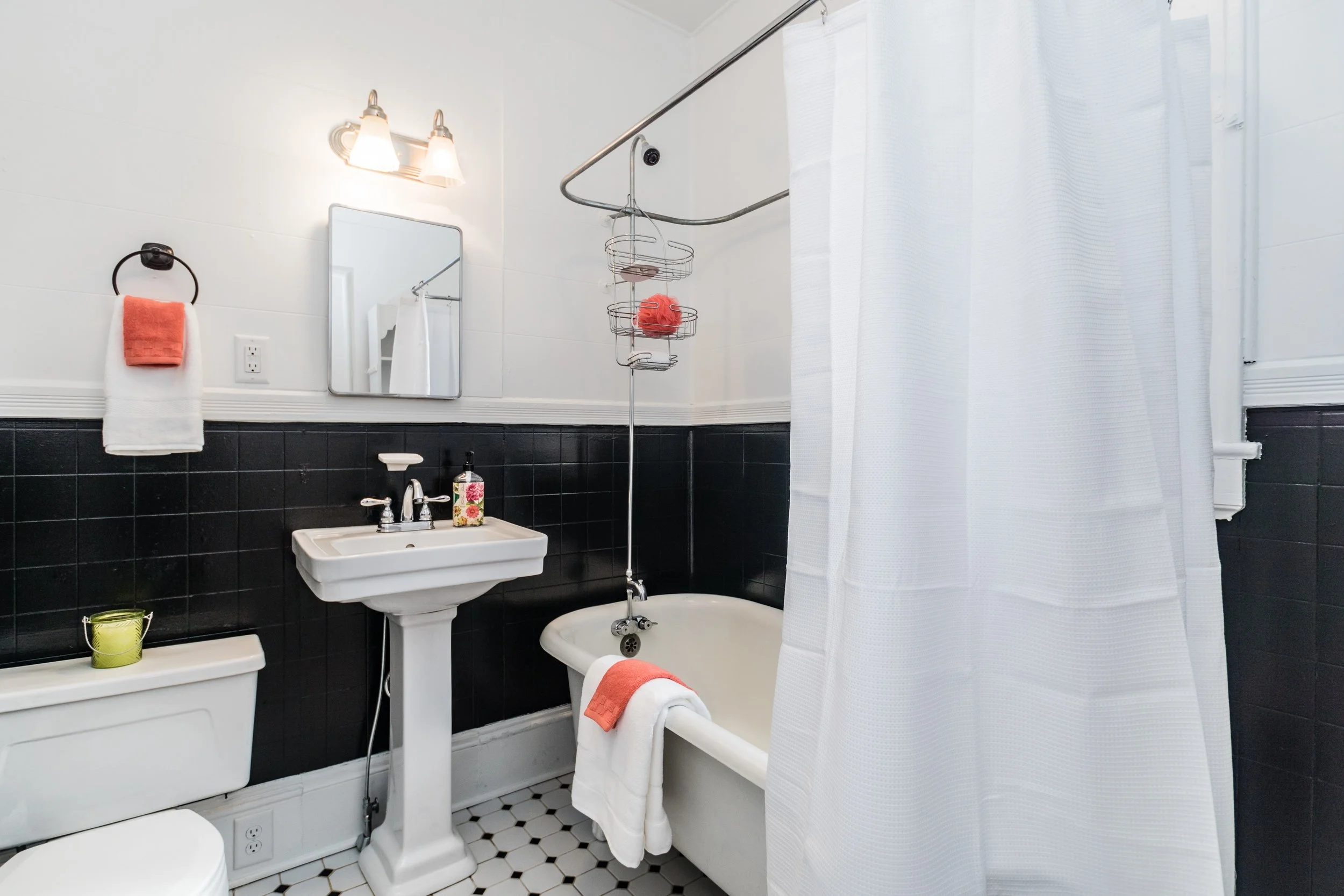 014_Hallway Full Bathroom.jpg