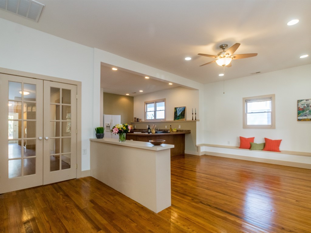 004_Entry Foyer View.jpg