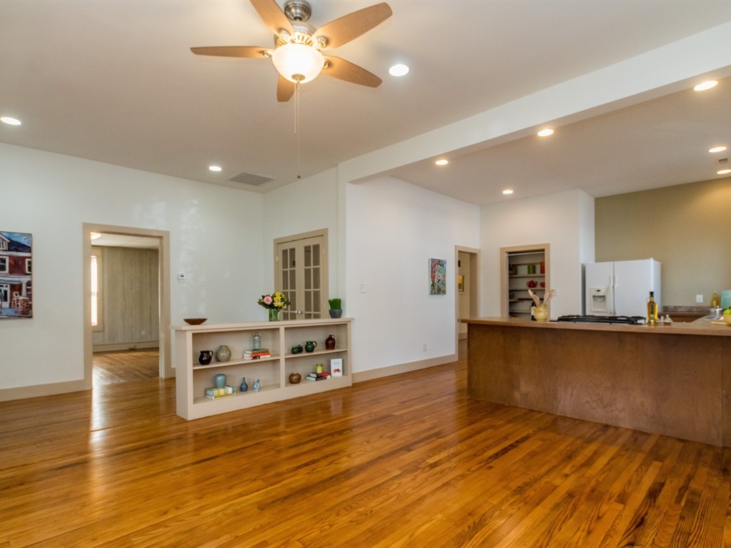 005_Family Room .jpg