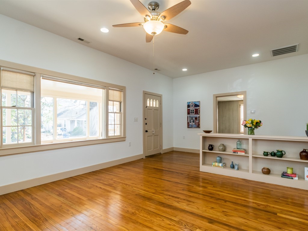 007_Family Room .jpg