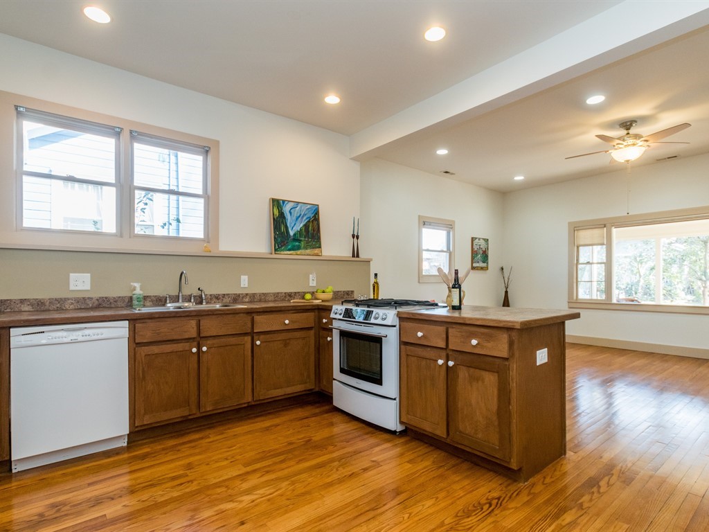 009_Kitchen .jpg