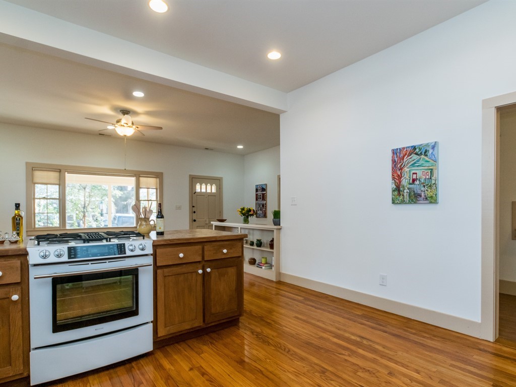 010_ Kitchen.jpg