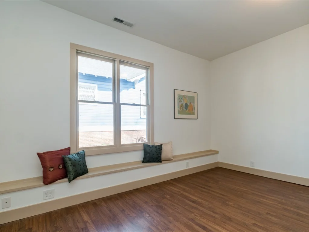 014_ Master Bedroom.jpg