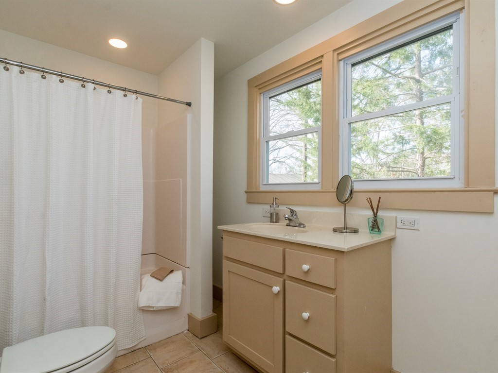 015_ Master Bathroom.jpg