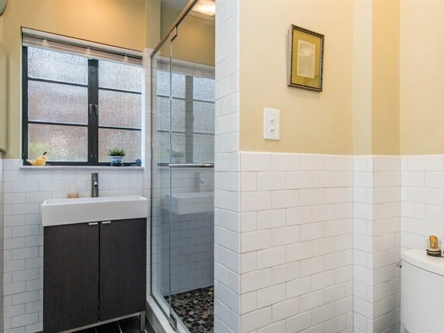 016_ Hallway Full Bathroom.jpg