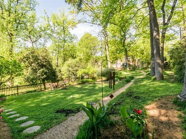 023_ Large Fenced Backyard.jpg