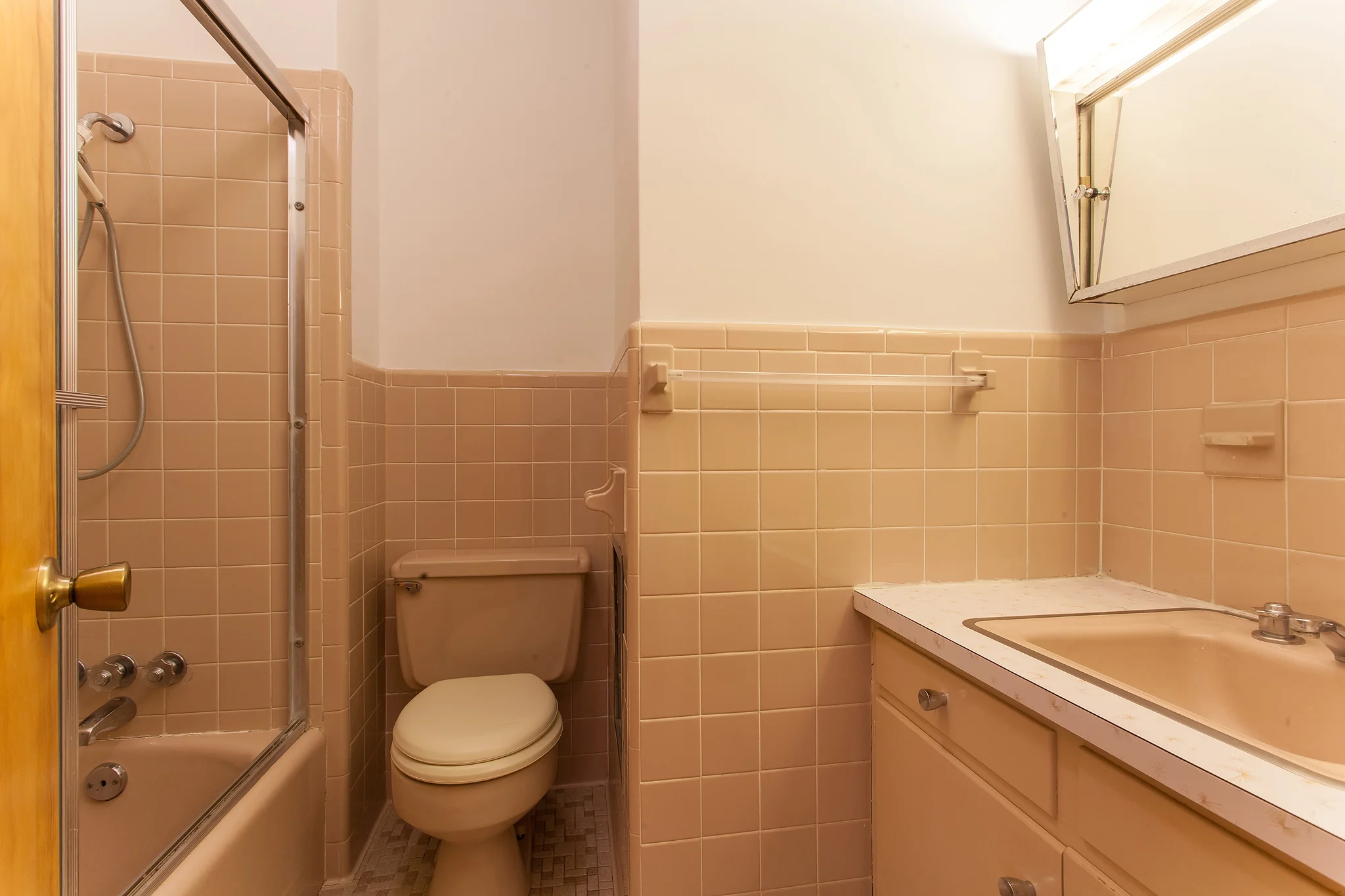 Hall Bath.jpg