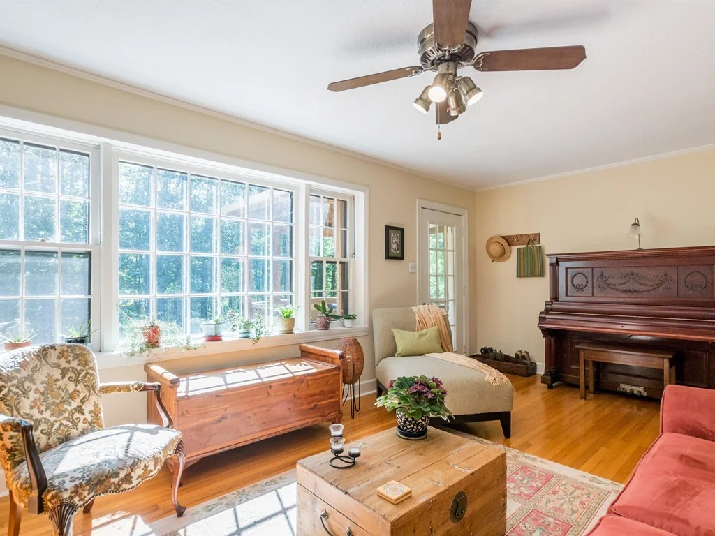 004_ Family Room.jpg