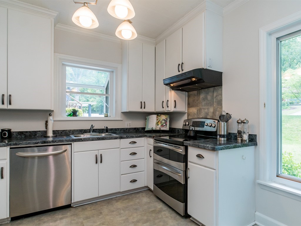 013_Kitchen.jpg