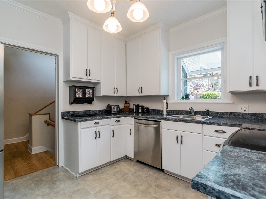 014_Kitchen.jpg