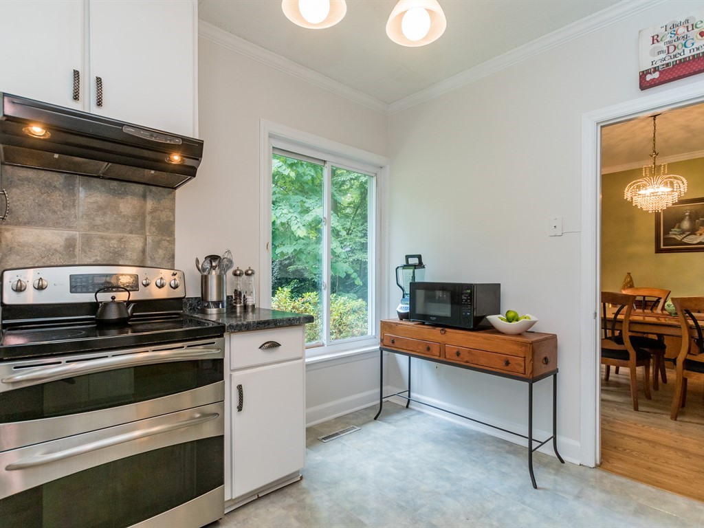 015_Kitchen.jpg