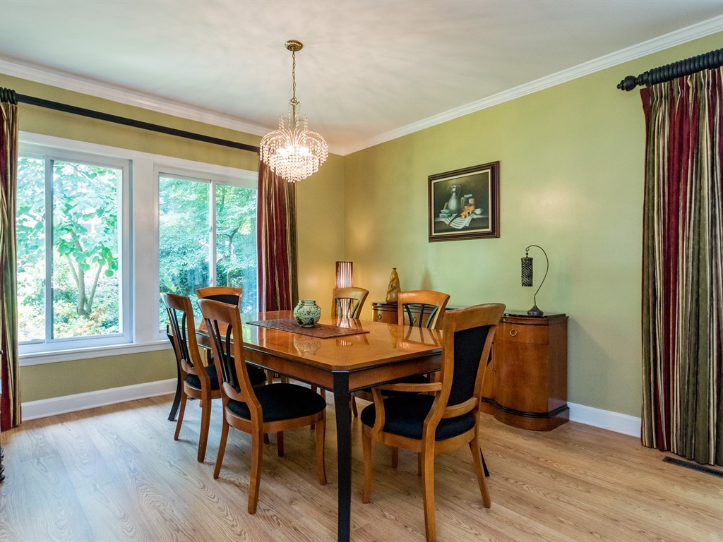 016_Dining Room.jpg