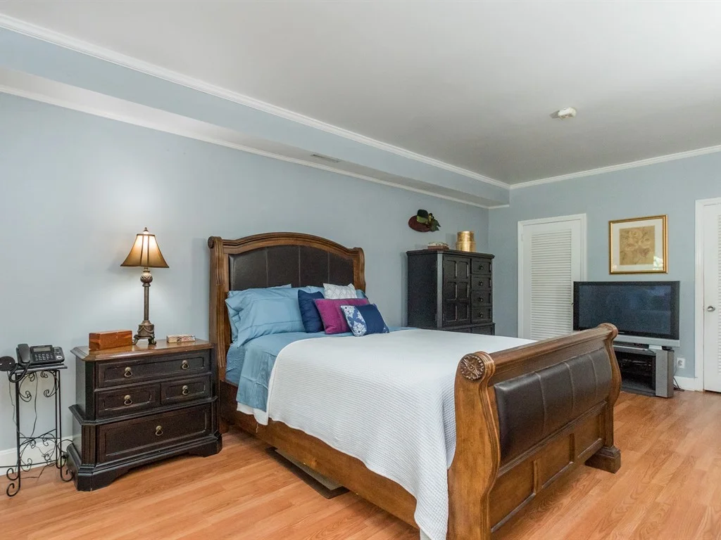 018_Master Bedroom.jpg