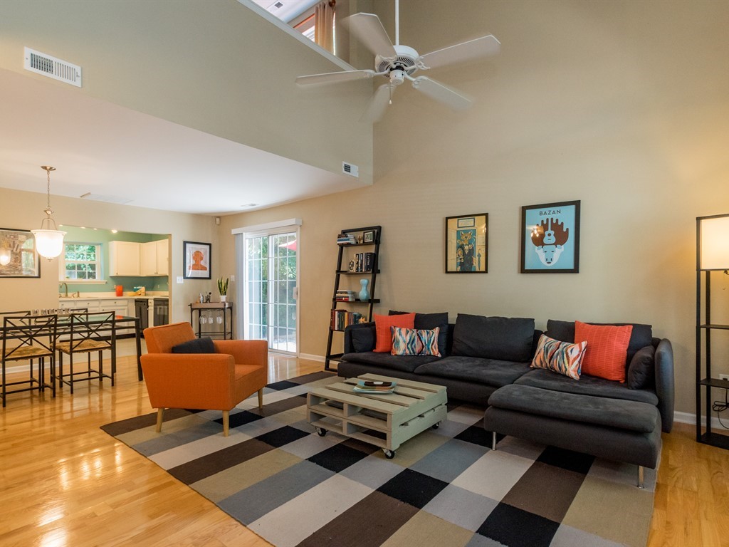 003_Entry Foyer View.jpg