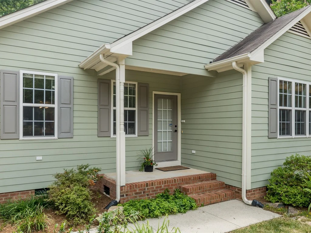 002_Covered Front Porch.jpg