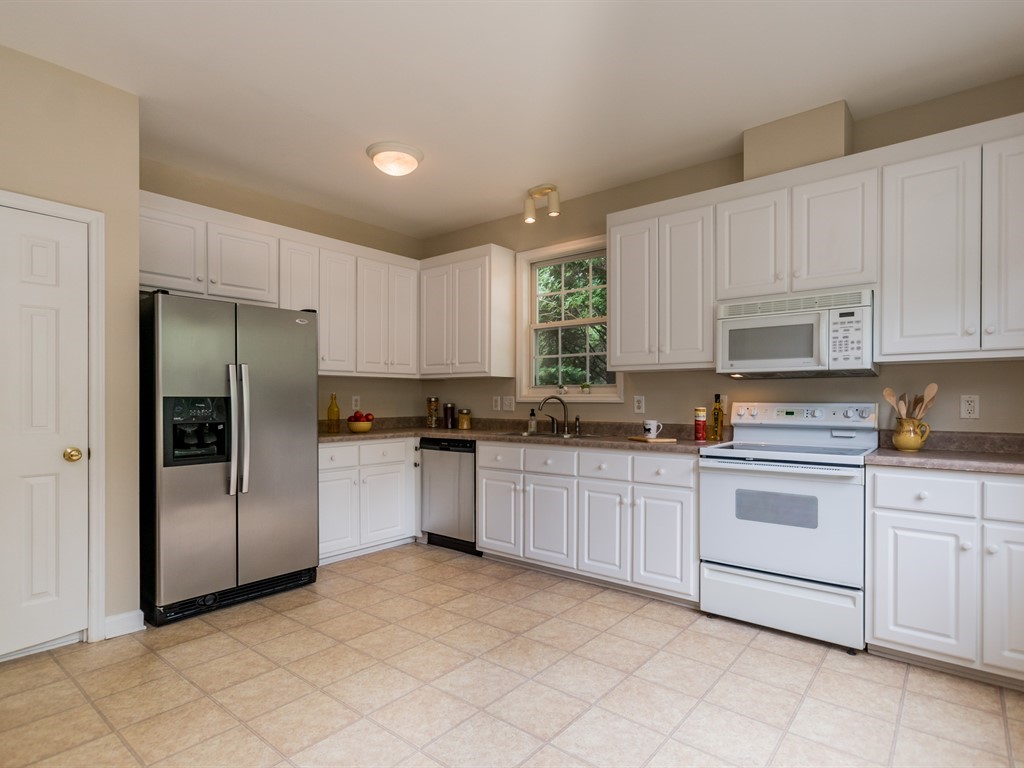008_Kitchen.jpg