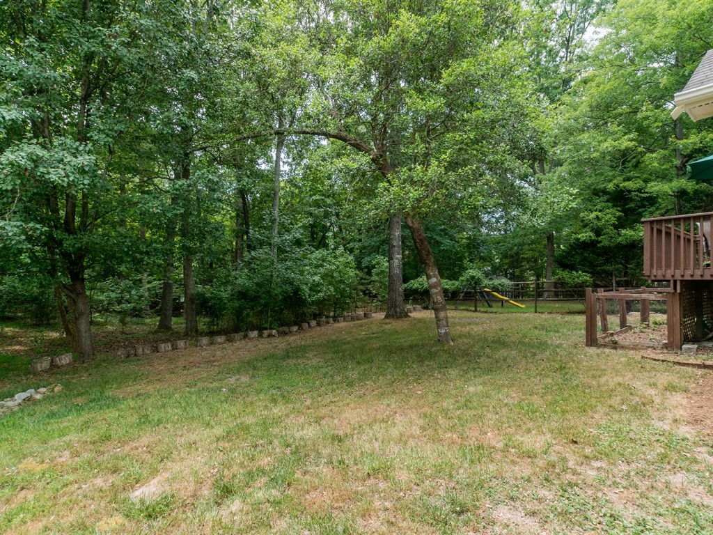021_Large Fenced Backyard.jpg