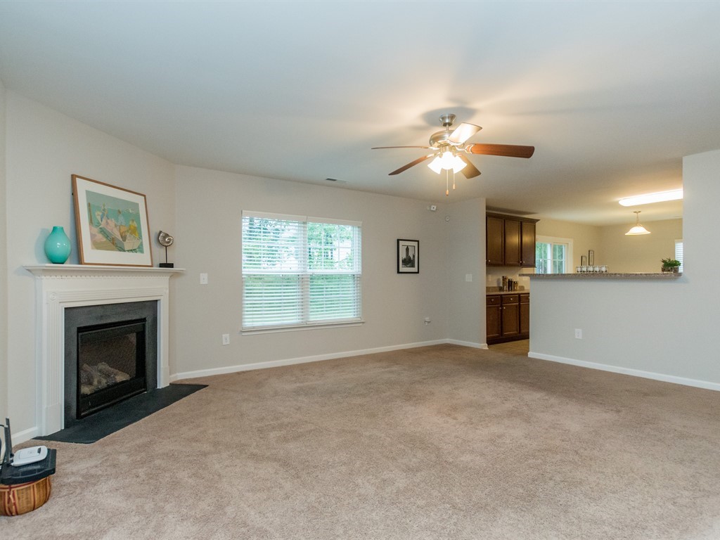 008_Family Room.jpg