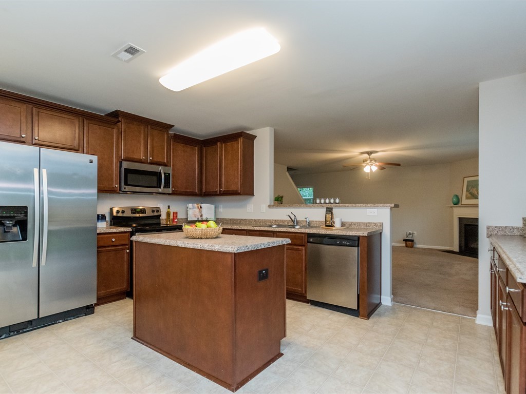 010_Kitchen.jpg