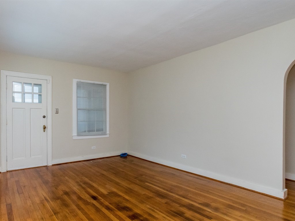 002_Entry Foyer View.jpg