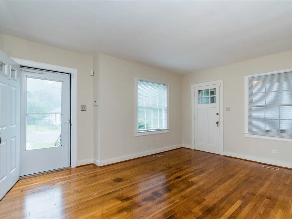 004_Family Room.jpg