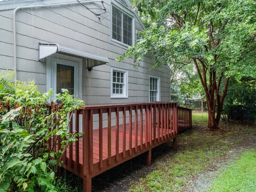 020_Covered Side Entrance.jpg