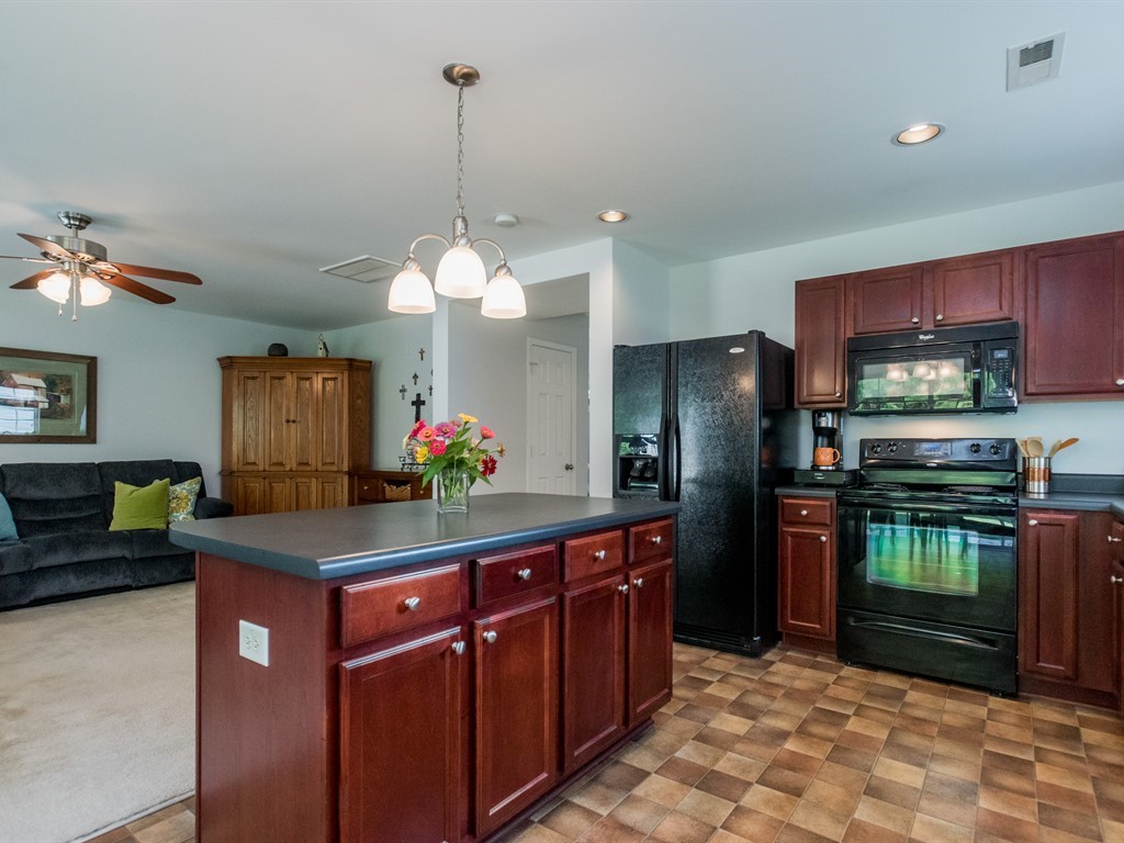 009_Kitchen.jpg