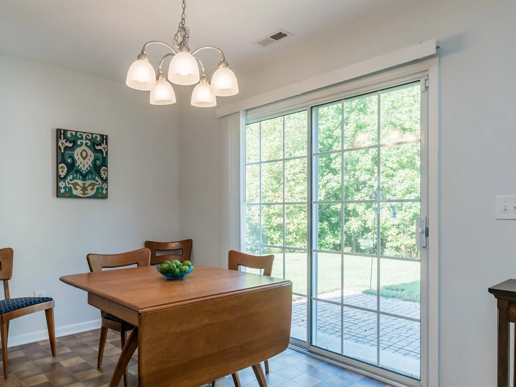 011_Dining Area.jpg