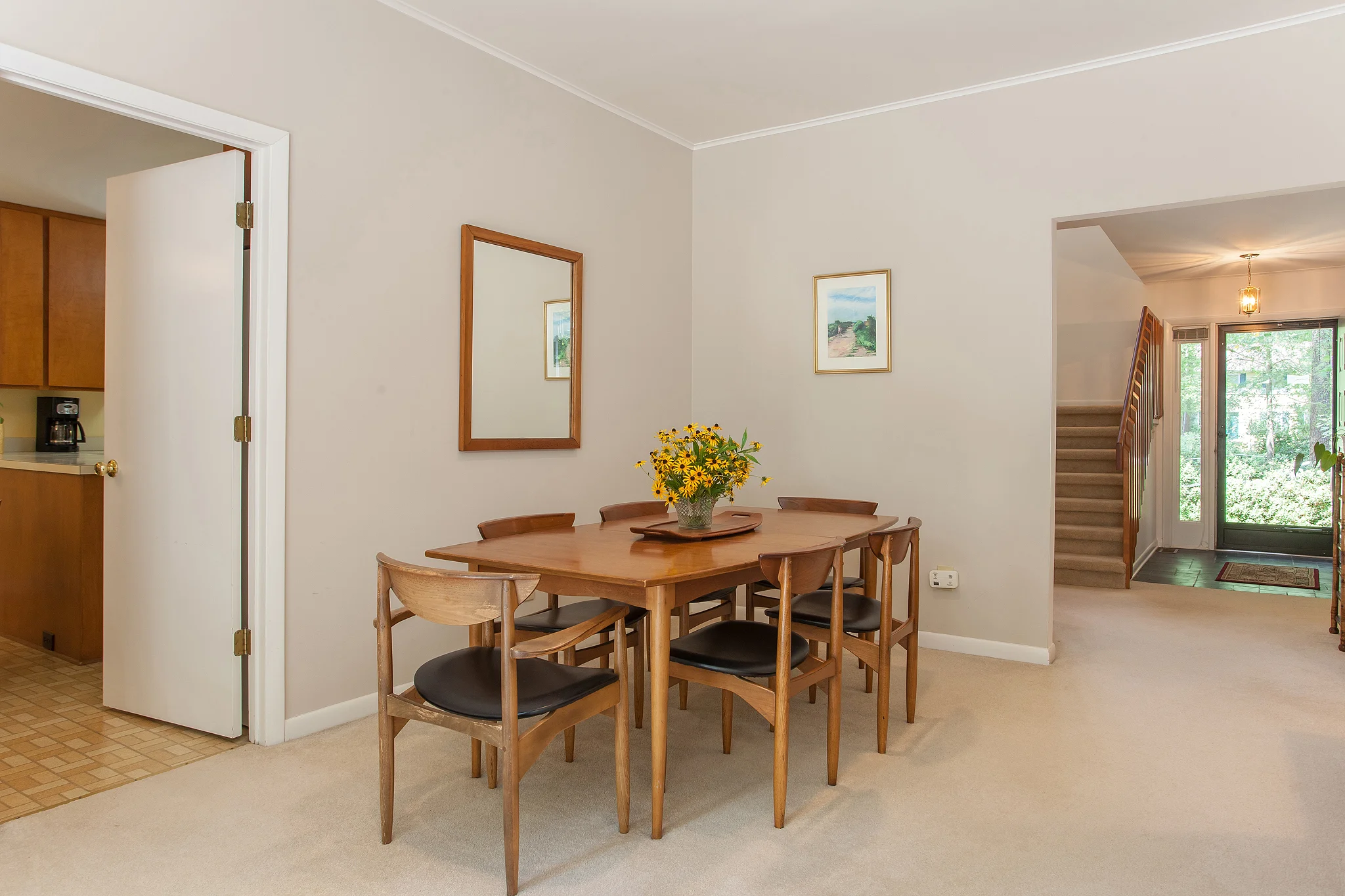Dining Area.jpg