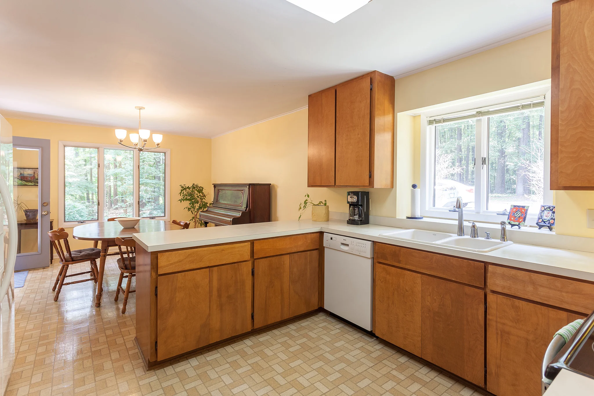 Kitchen2.jpg