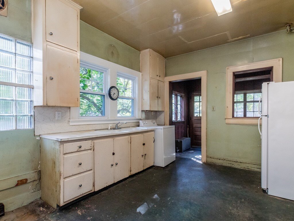 009_ Kitchen.jpg