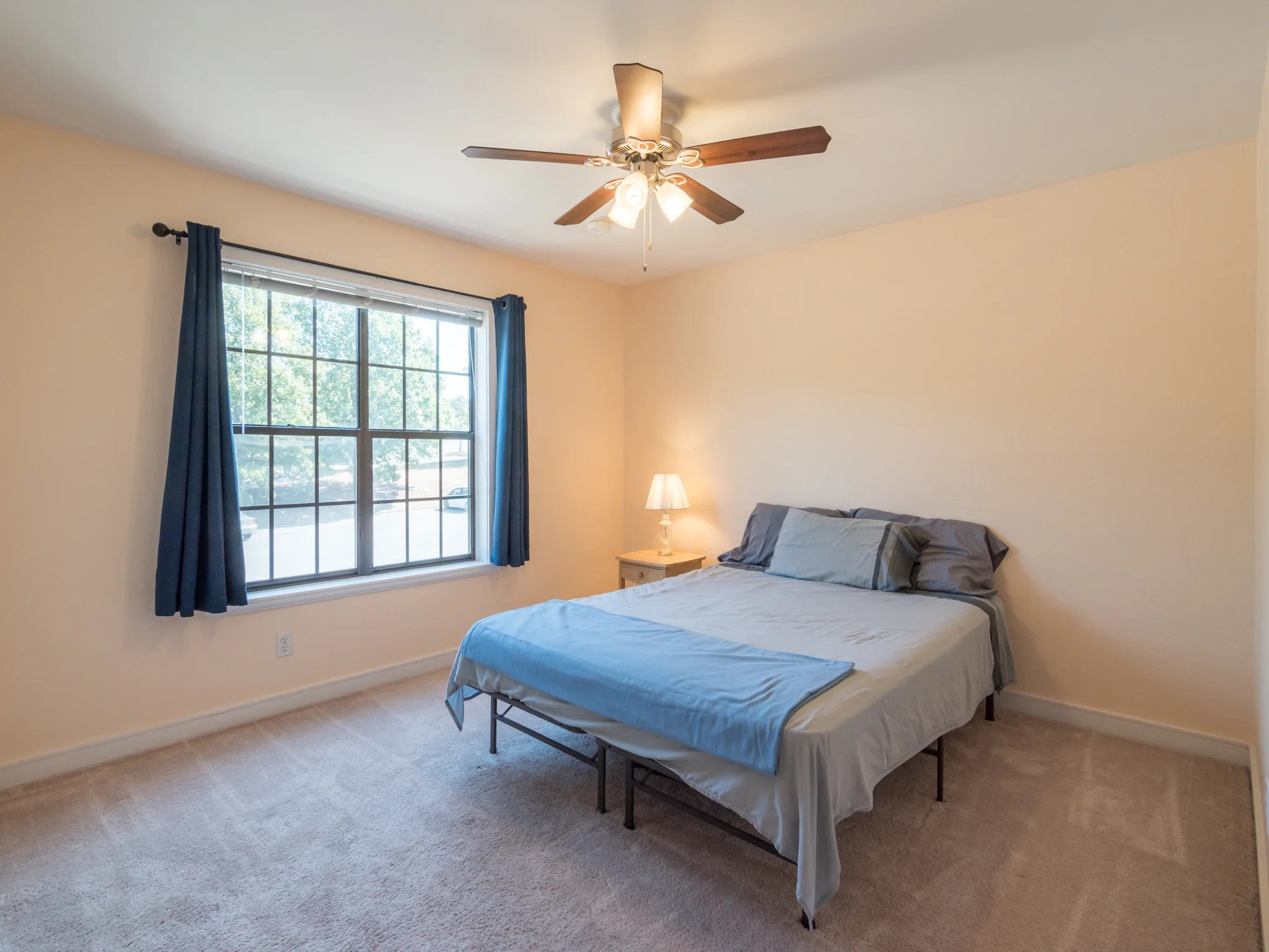 Guest Bedroom 1.jpg