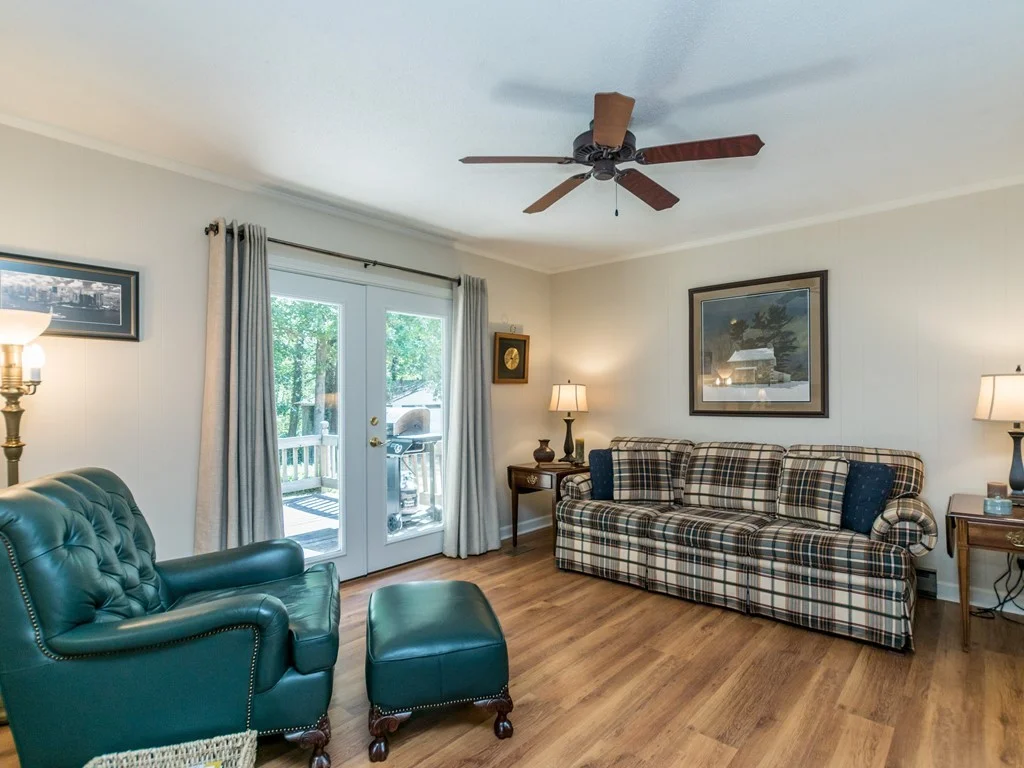 007_Family Room.jpg