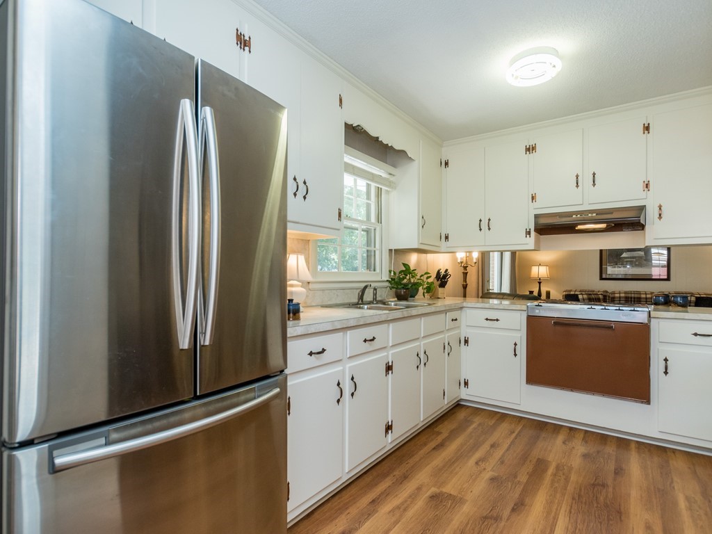 010_ Kitchen.jpg
