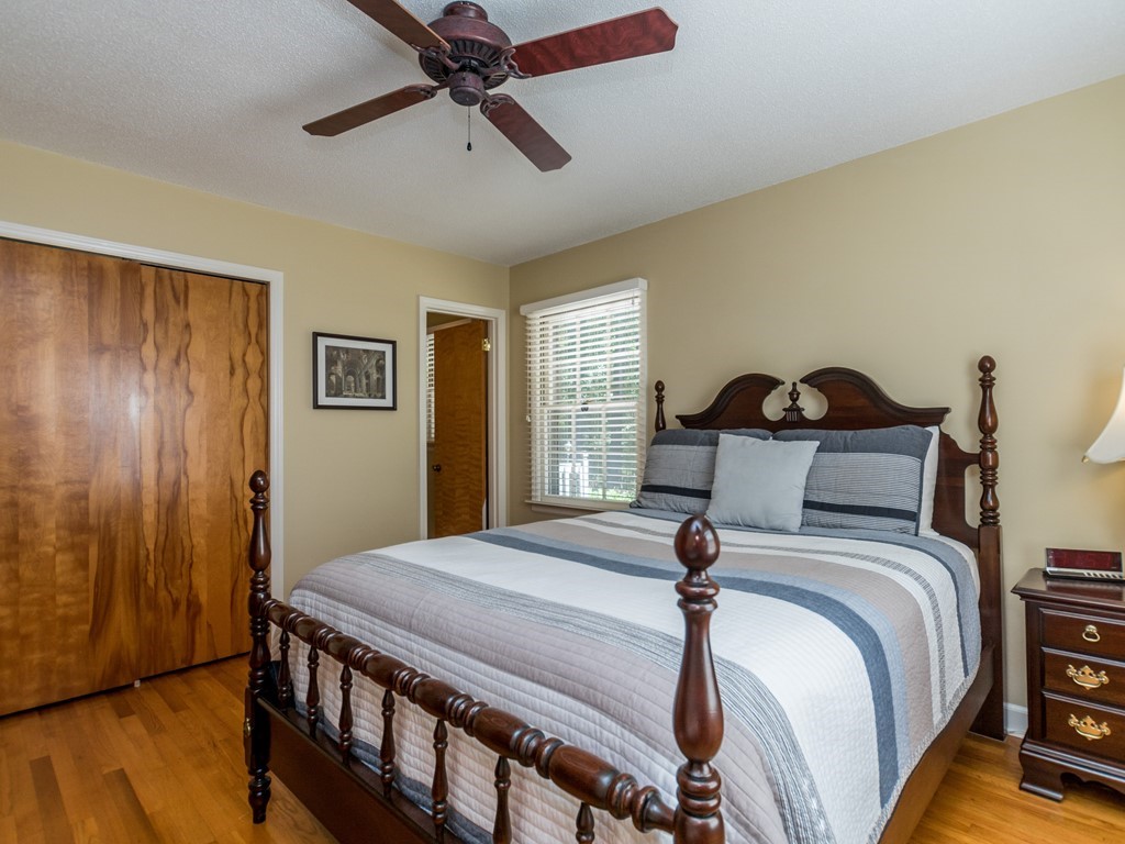 014_ Master Bedroom.jpg