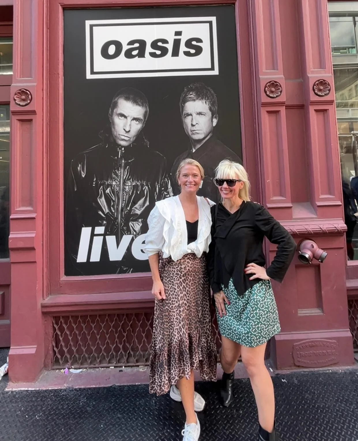 We&rsquo;re SERIOUSLY getting ready for @oasis tomorrow!! 🎈🎈🎈