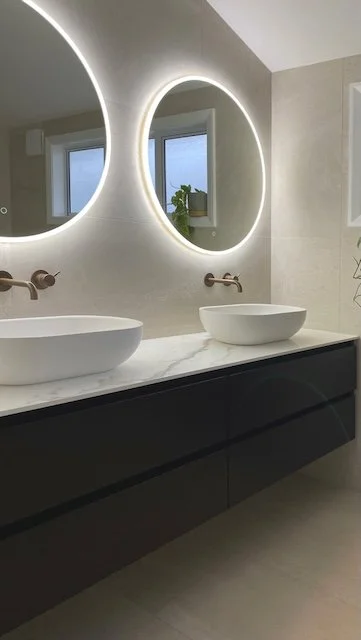  Round mirrors with LED front lighting 