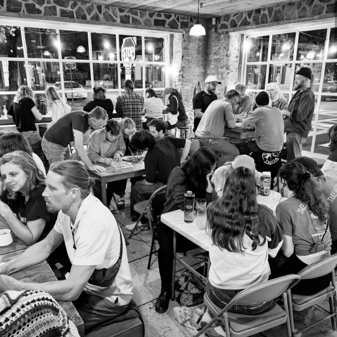 We love these cool, Fall Trivia evenings 🍂 

Expect a full house tonight, and get here early to guarantee a spot!

Signups start at 6:00.

The game begins at 6:30.

No dogs, no kids, please.

📸 by @triviamaster_maxwell.

#trivia #pubquiz #thursday 