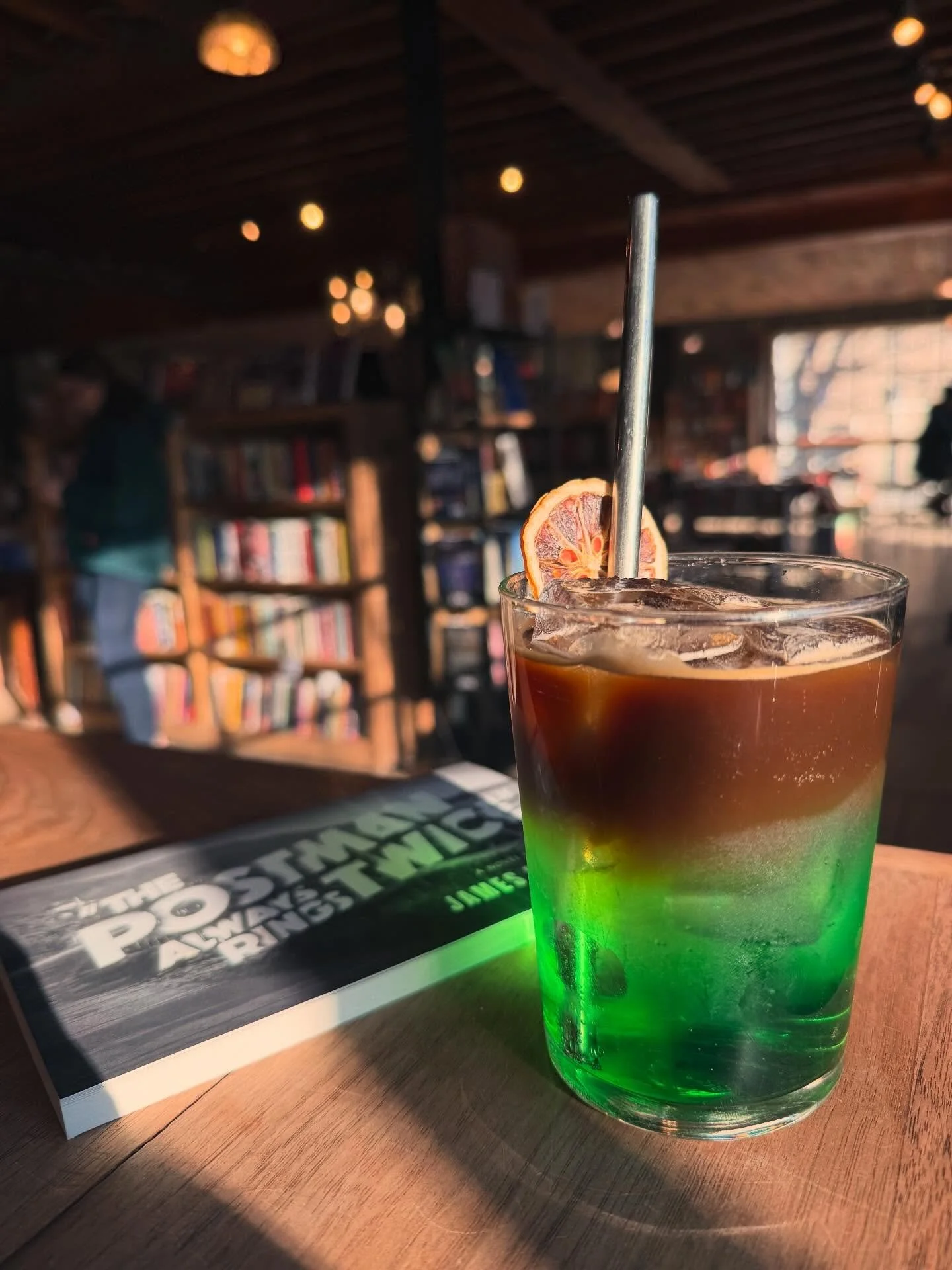 Happy Spring!!

More green for March 🌱 

The Pandan Always Rings Twice

Our featured #sproda, with espresso from @counterculturecoffee, pandan, and bittersweet tonic. An excellent transition to some hopefully warmer Spring days&hellip;

Drink design