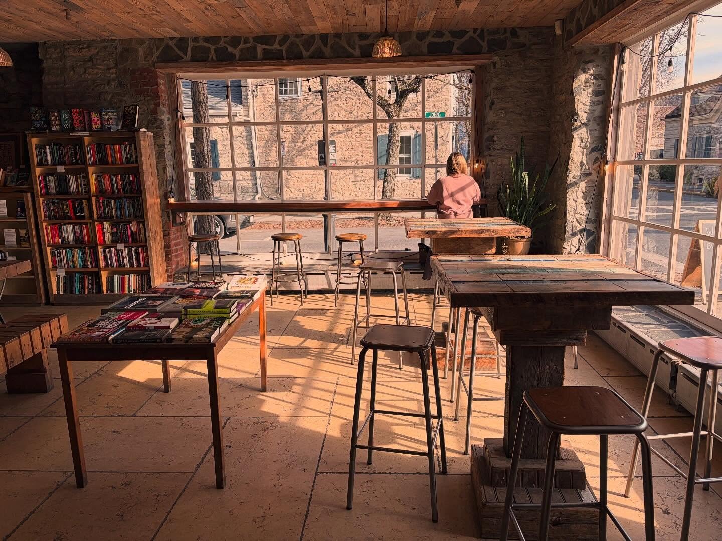 Paradise awaits 📖 ☕️ ☀️ 

Regular hours all weekend, 8am-8pm

#ReadSipRepeat #kingstonny