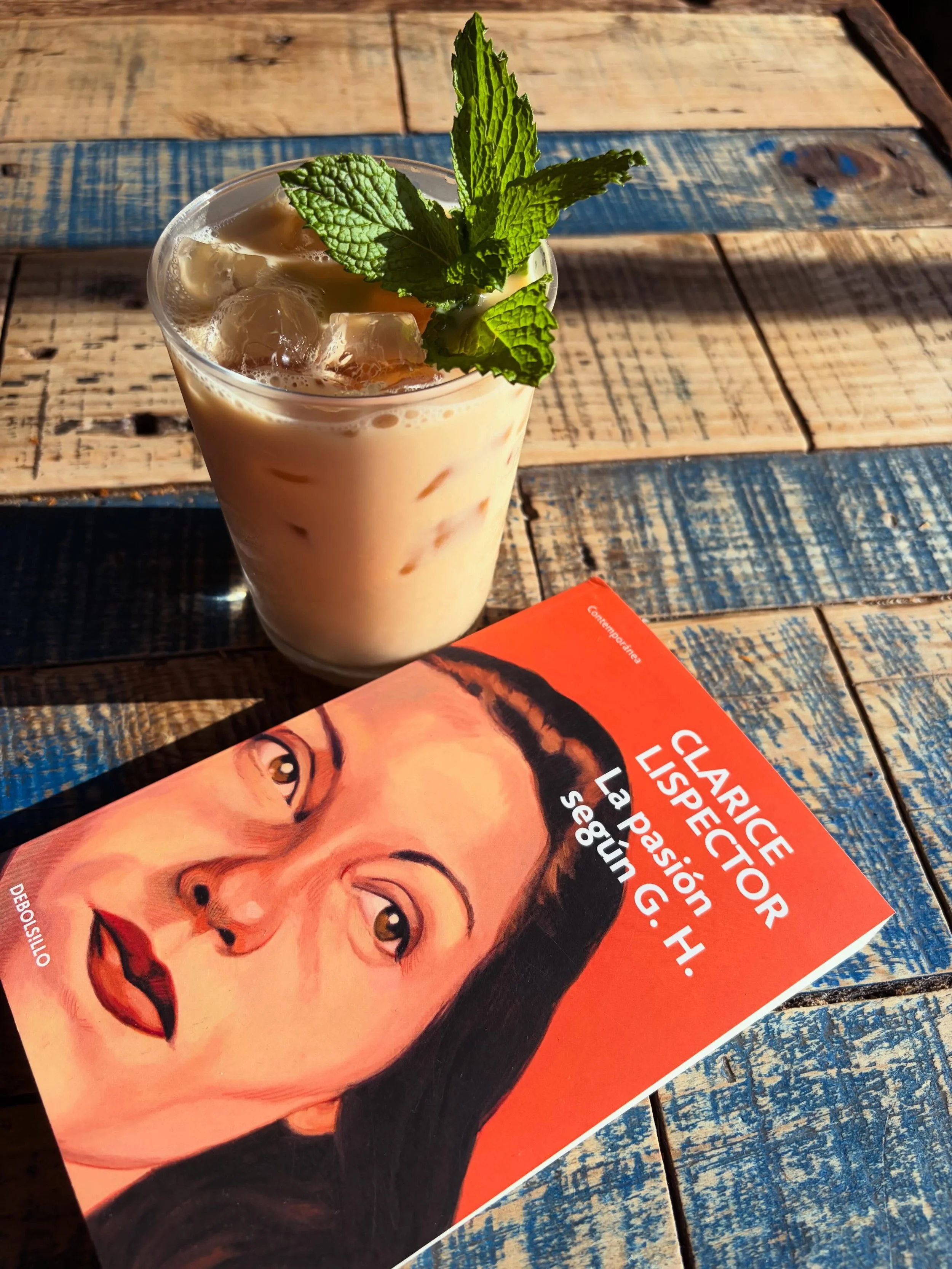 May&rsquo;s featured tea latte:

The Passionfruit According to G.H. 🌱 

Thai tea from @rishitea, passionfruit, mint, condensed coconut, and your milk of choice.

Tropical vibes, slightly sweet, refreshing&mdash;terrific served iced on a hot day.

Av