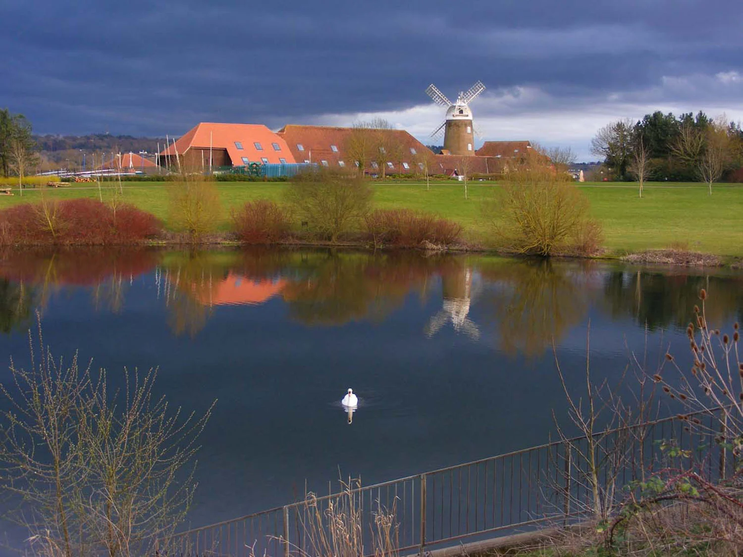 Caldecode Lake Hotel Milton Keynes.jpg